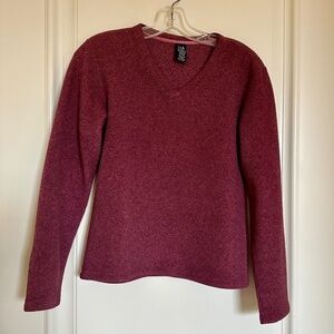 GAP Women’s Fleece V-Neck Pullover – Soft Fuzzy Texture, Y2K Style – Size M